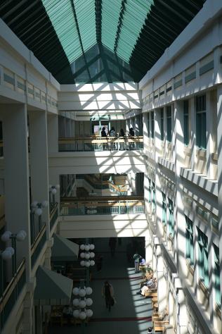 Dartmouth-Hitchcock Medical Center main mall